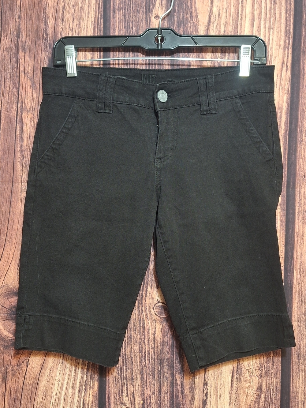 Kut from the Kloth Black Milla Bermuda Shorts Womens Size 2.